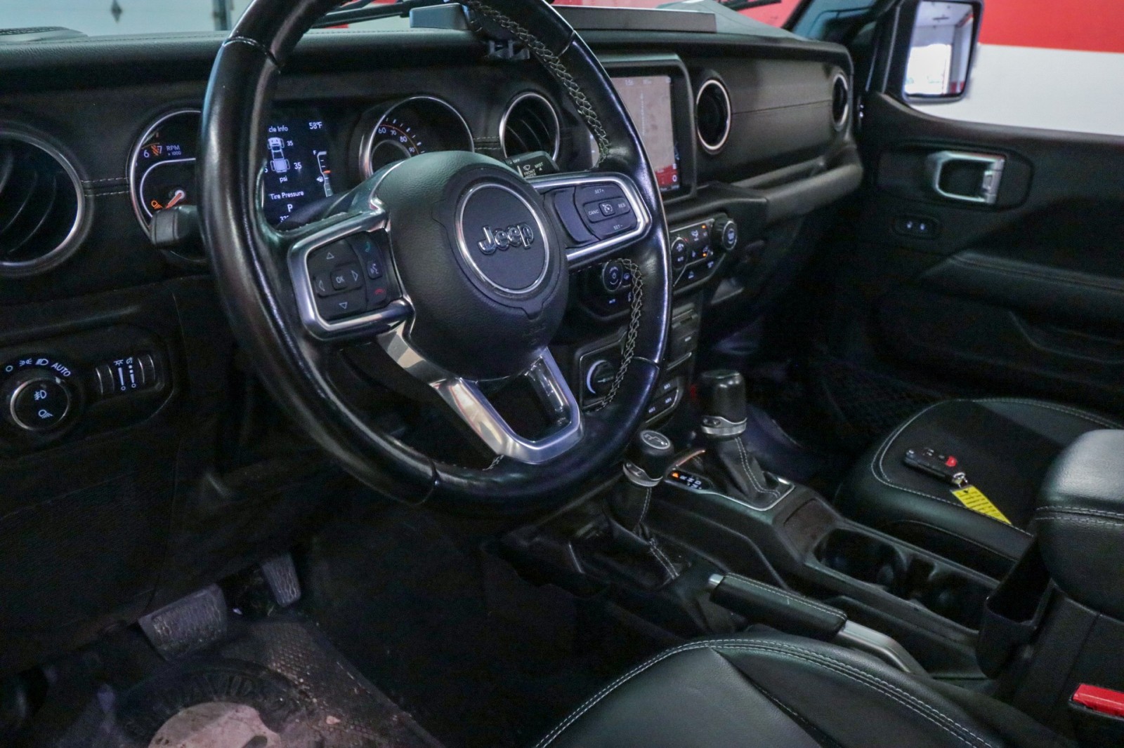 Used Car 2022 Jeep Gladiator  Overland For Sale Under $35,000 In Austin, Texas