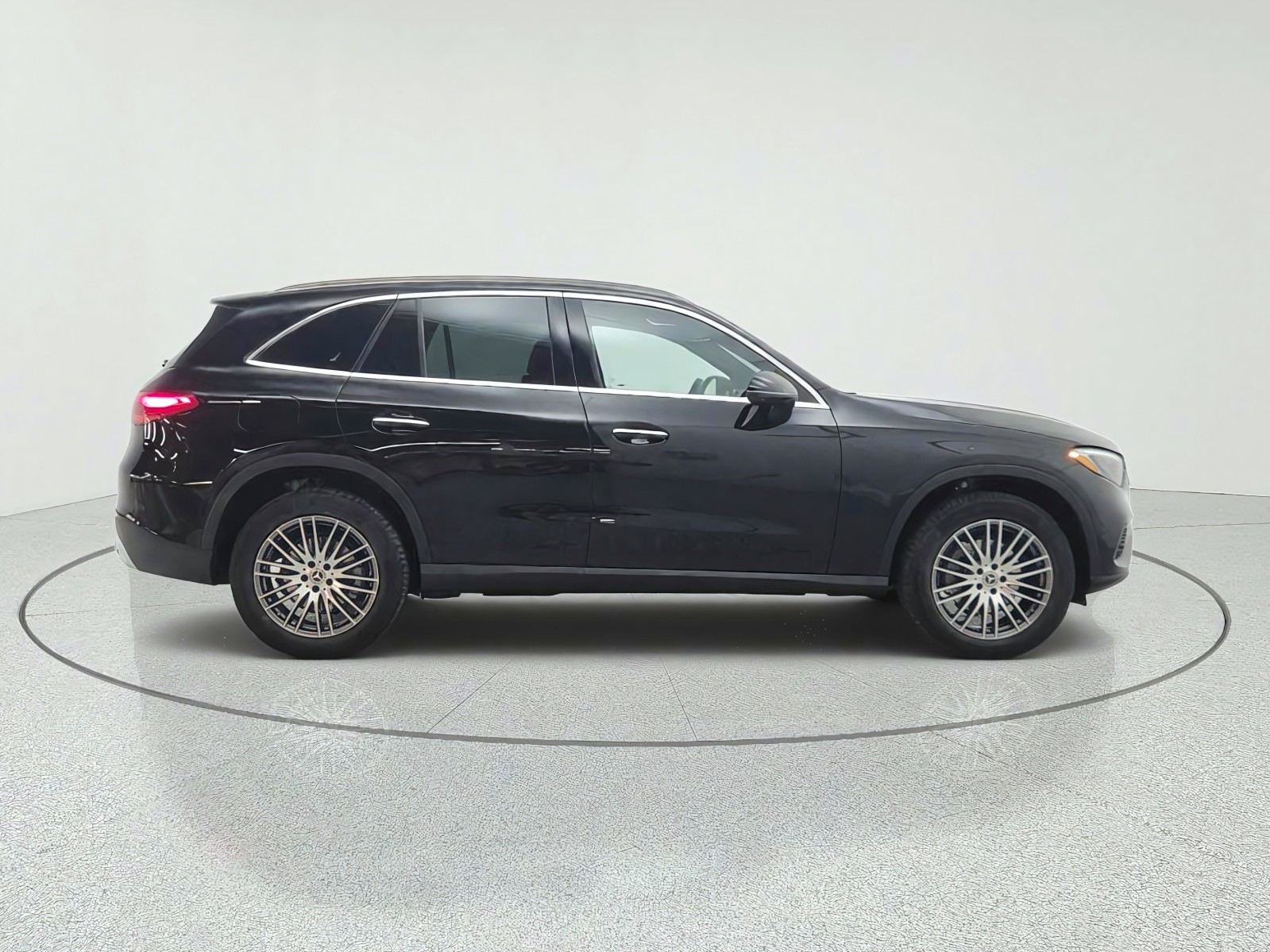 New 2027 Black Mercedes-Benz GLC 300 SUV image 4