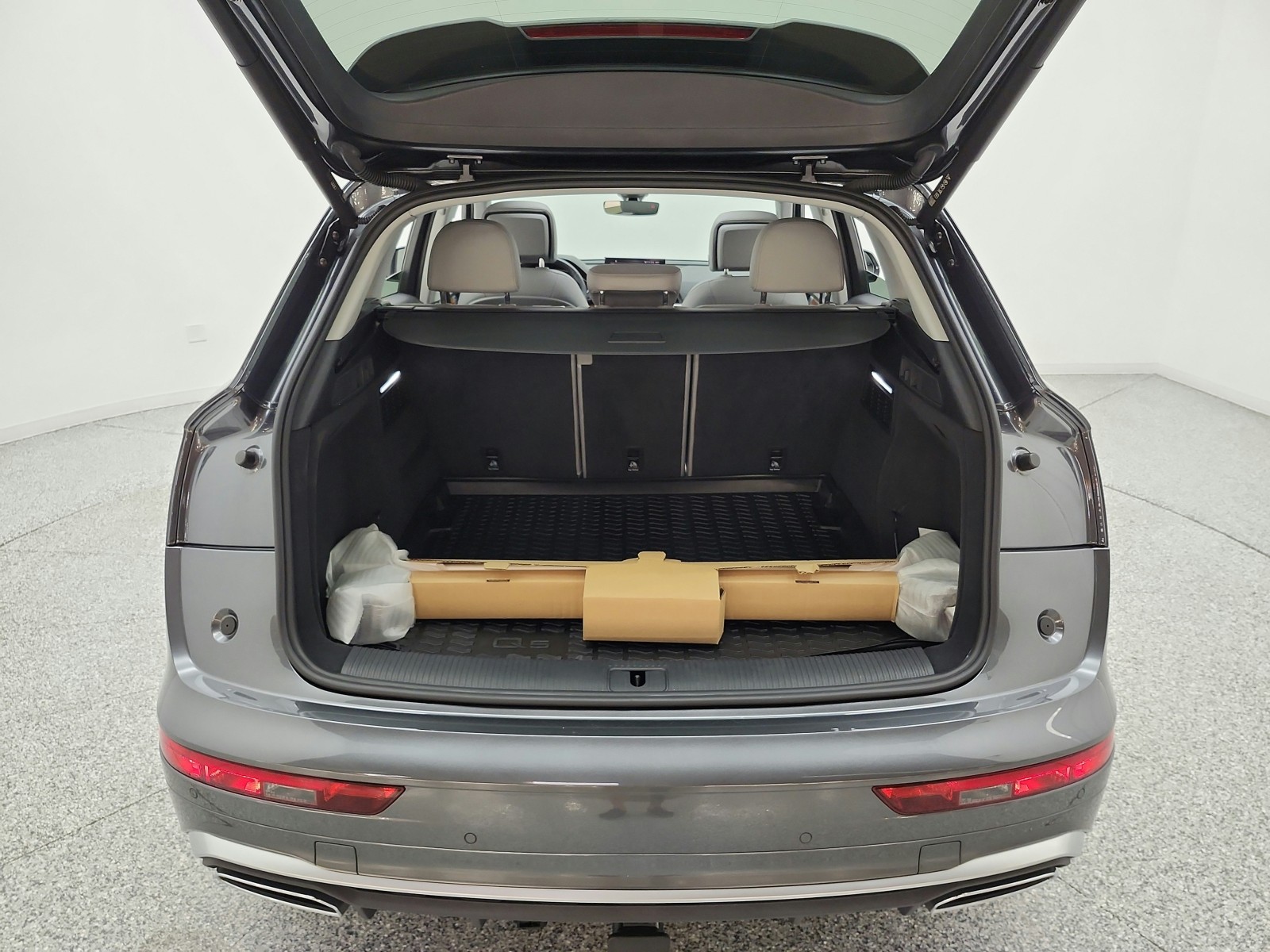 Used 2023 Daytona Gray Pearl Effect Audi S line Premium Plus image 18