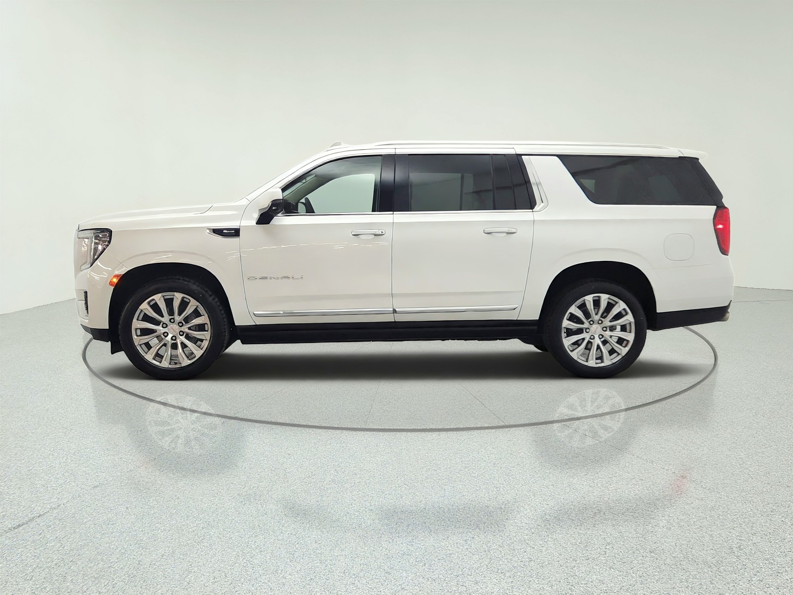 Used 2022 White Frost Tricoat GMC 2WD 4dr Denali image 8