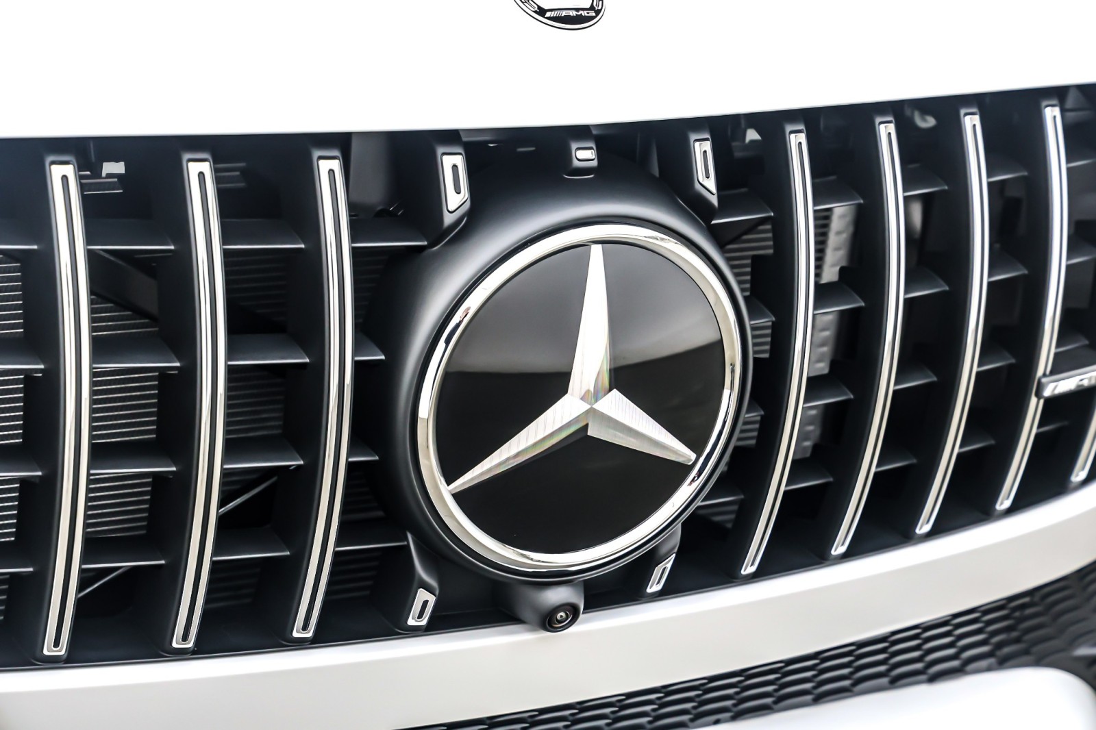 New 2026 MANUFAKTUR Moonlight White Metallic Mercedes-Benz AMG® GLE 63 S image 13