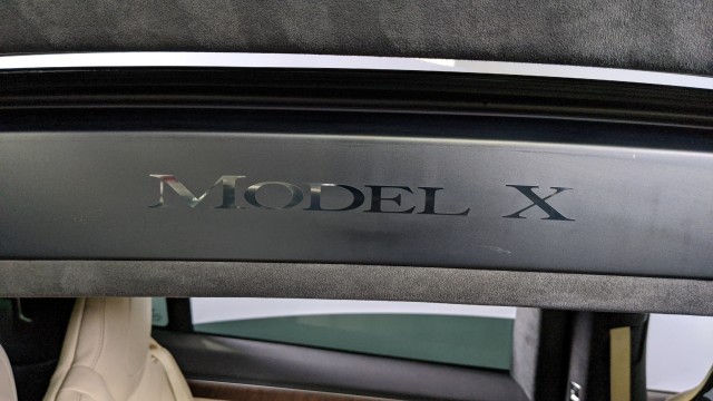 2016 Tesla Model X P90D 32
