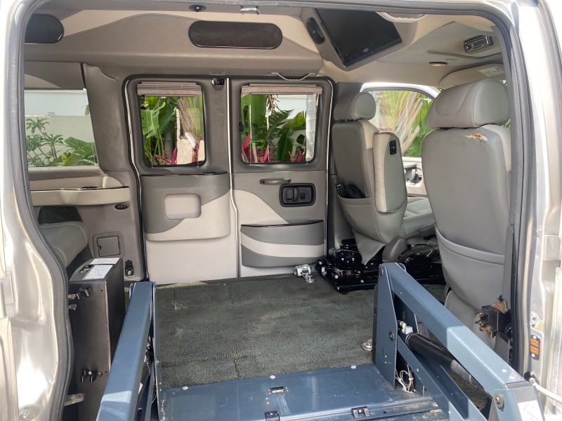 2013 GMC SAVANA HI TOP CONVERSION HANDICAP LIFT LOW MILES 24,857 in , 