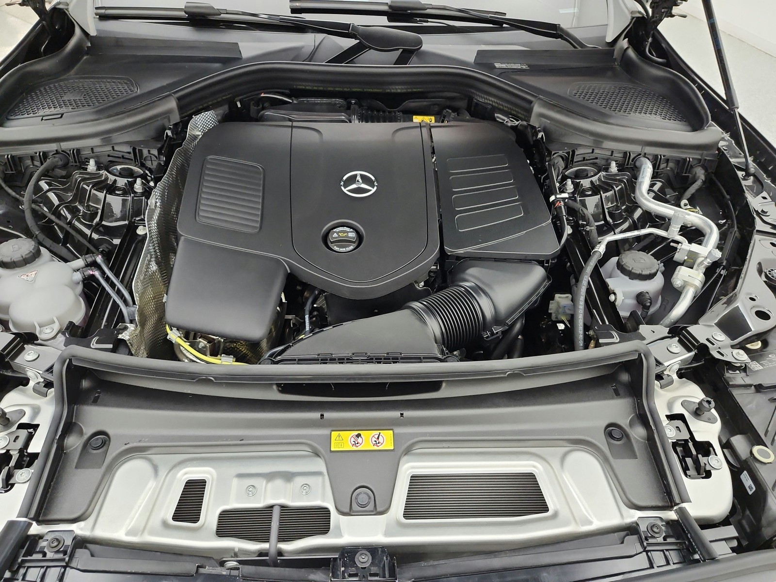 New 2026 Graphite Grey Metallic Mercedes-Benz GLC 300 SUV image 12