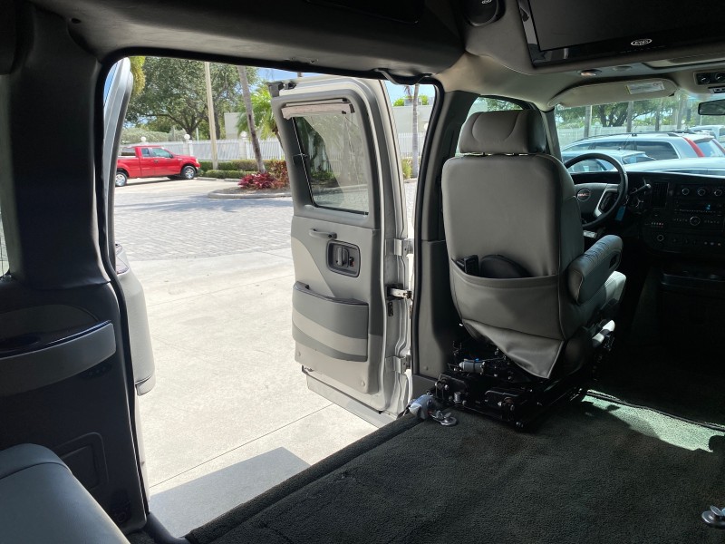 2013 GMC SAVANA HI TOP CONVERSION HANDICAP LIFT LOW MILES 24,857 in , 