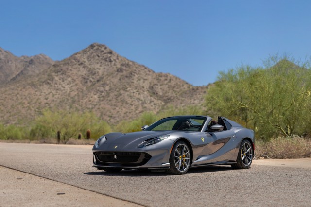 Grigio GTS 2021 Ferrari 812 Convertible Rear-Wheel Drive Automatic