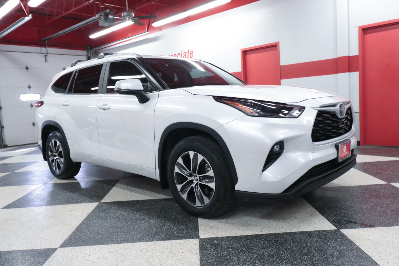 Used Car 2023 Toyota Highlander  Xle For Sale Under $40,000 In Austin, Texas