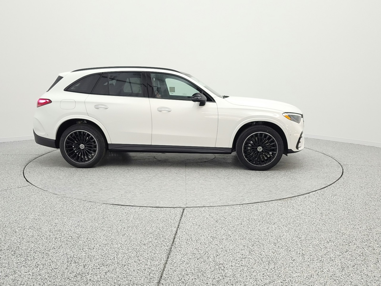 New 2026 Polar White Mercedes-Benz GLC 300 image 4