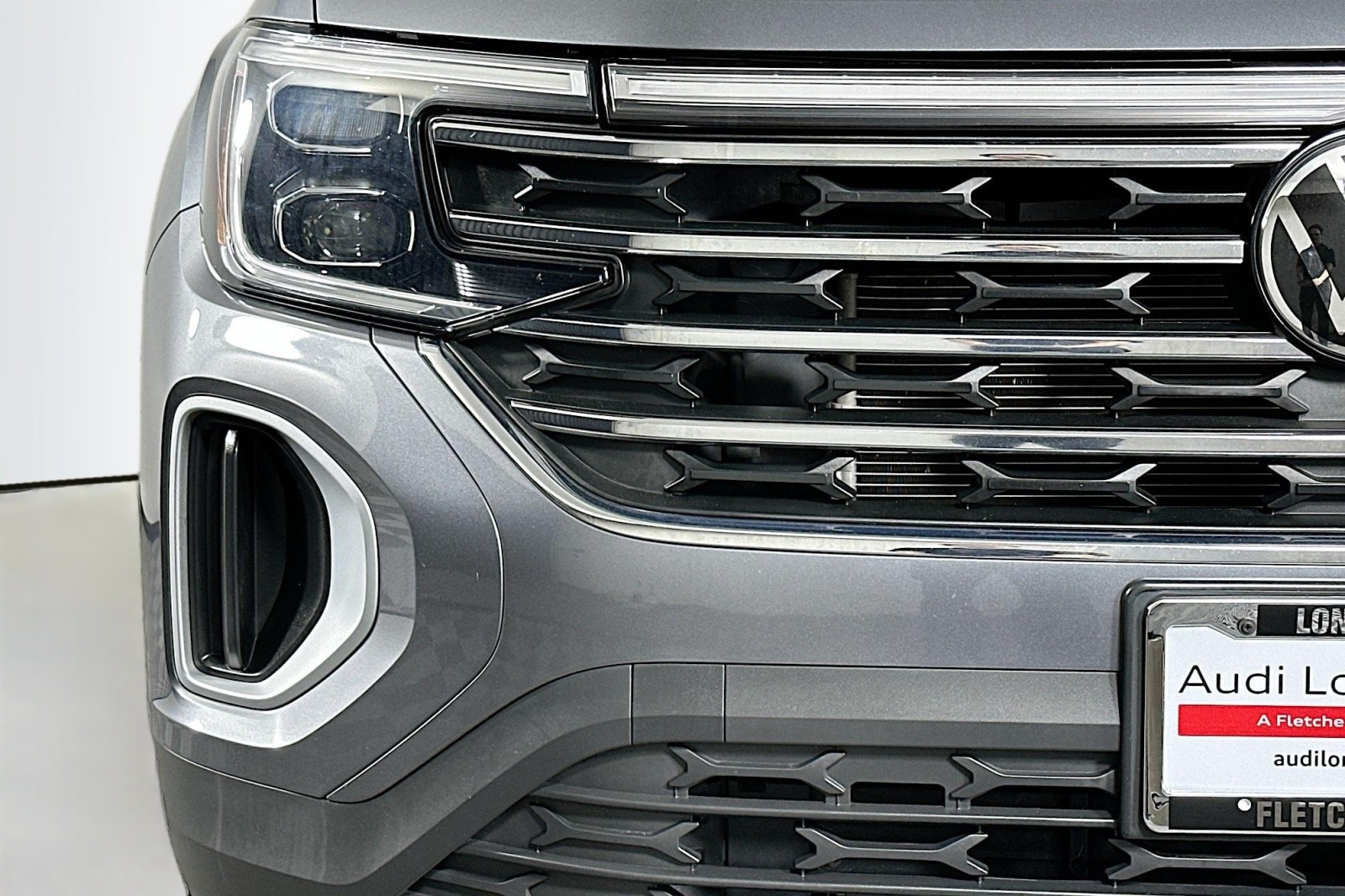 Used 2024 Platinum Gray Metallic Volkswagen 2.0T SE image 17