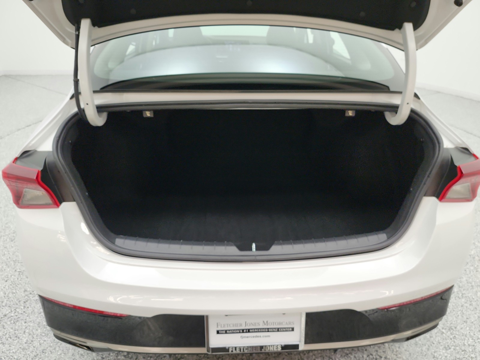 Used 2022 Glacial White Pearl Kia LXS Auto FWD image 20