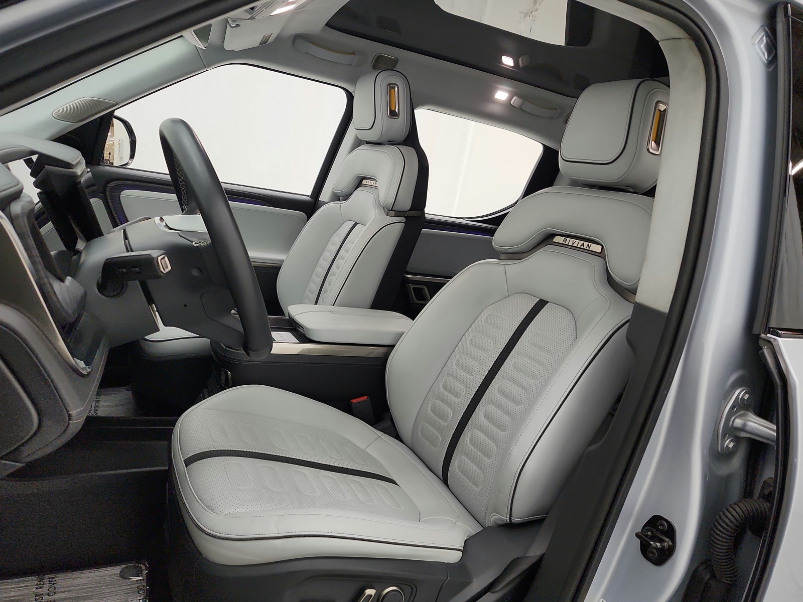 Used 2023 LA Silver Rivian Adventure Quad-Motor Large Pack image 10