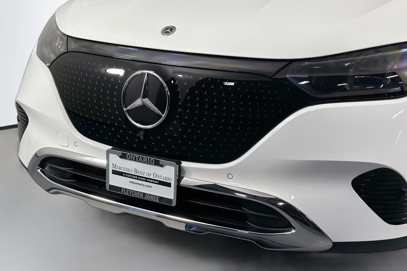 New 2027 Polar White Mercedes-Benz EQE 320 4MATIC® SUV image 11