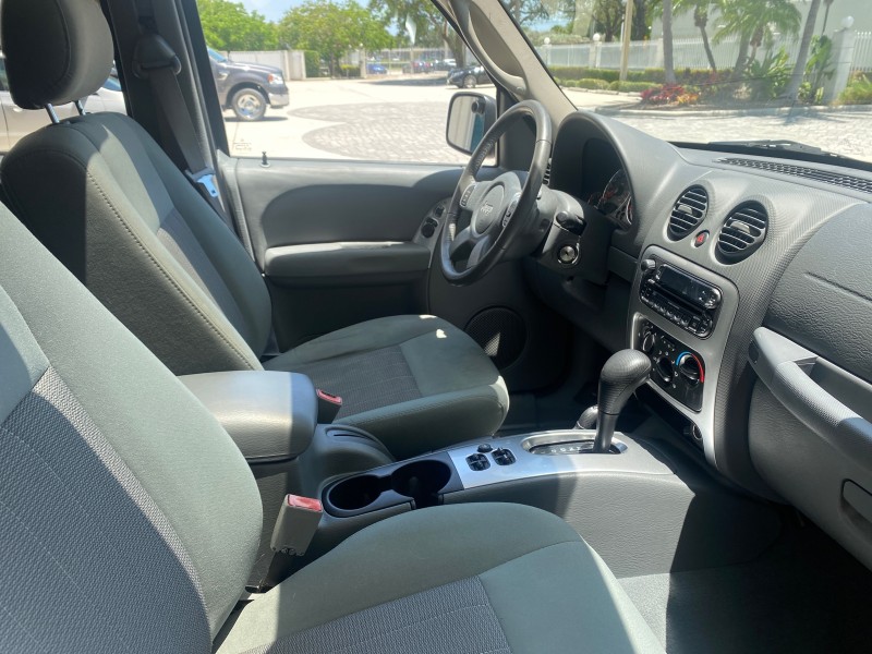 2006 Jeep Liberty 4WD Limited LOW MILES 75,410 in , 