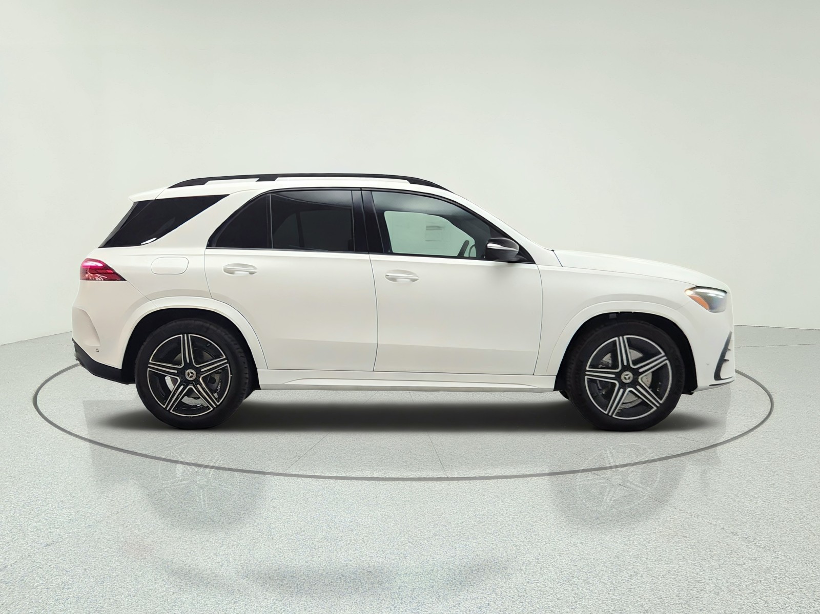 New 2026 MANUFAKTUR Moonlight White magno Mercedes-Benz GLE 450 4MATIC® SUV image 4