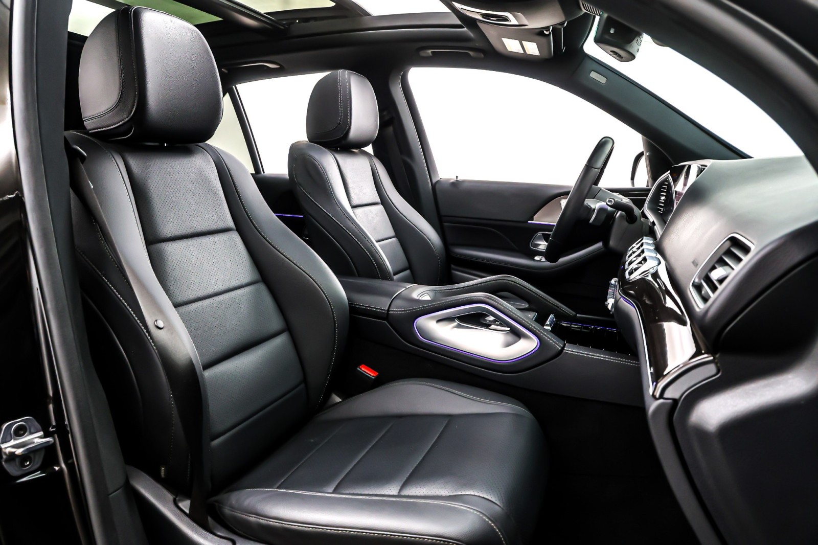 Certified Used 2024 Obsidian Black Metallic Mercedes-Benz GLE 450 4MATIC® SUV image 9