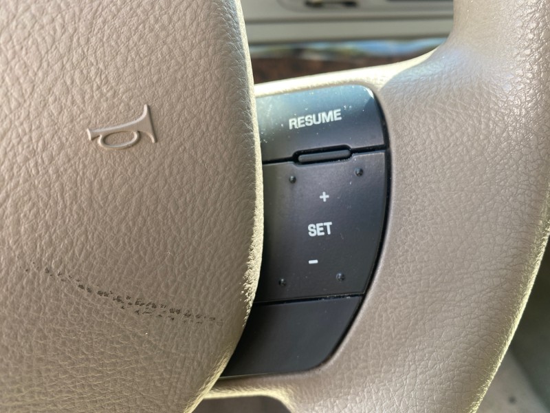 2005 Mercury Grand Marquis GS LOW MILES 49,348 in , 