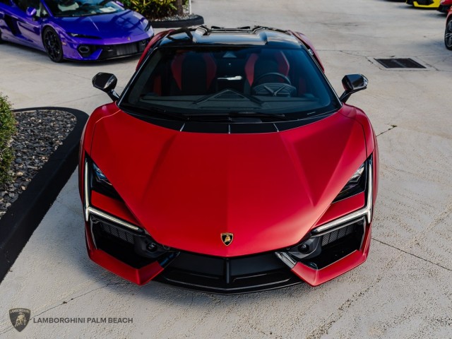 Lamborghini Revuelto