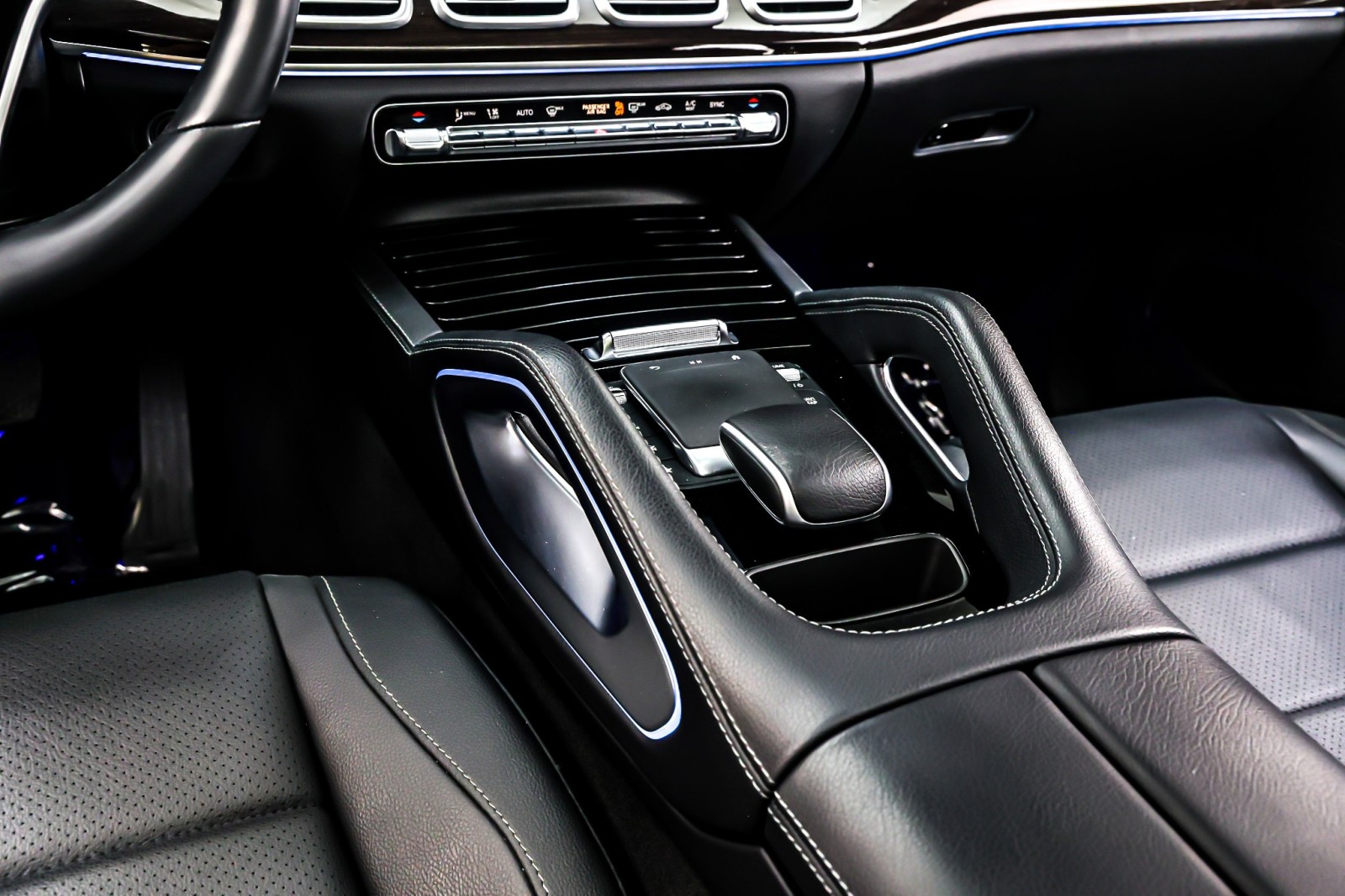 Certified Used 2024 Obsidian Black Metallic Mercedes-Benz GLE 450 4MATIC® SUV image 8