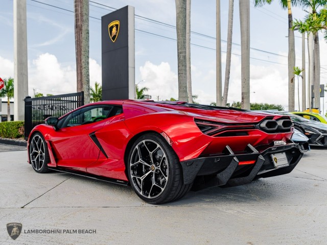 Lamborghini Revuelto