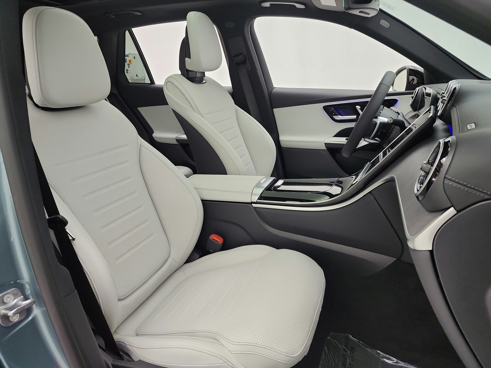 New 2027 Verde Silver Metallic Mercedes-Benz GLC 300 SUV image 14