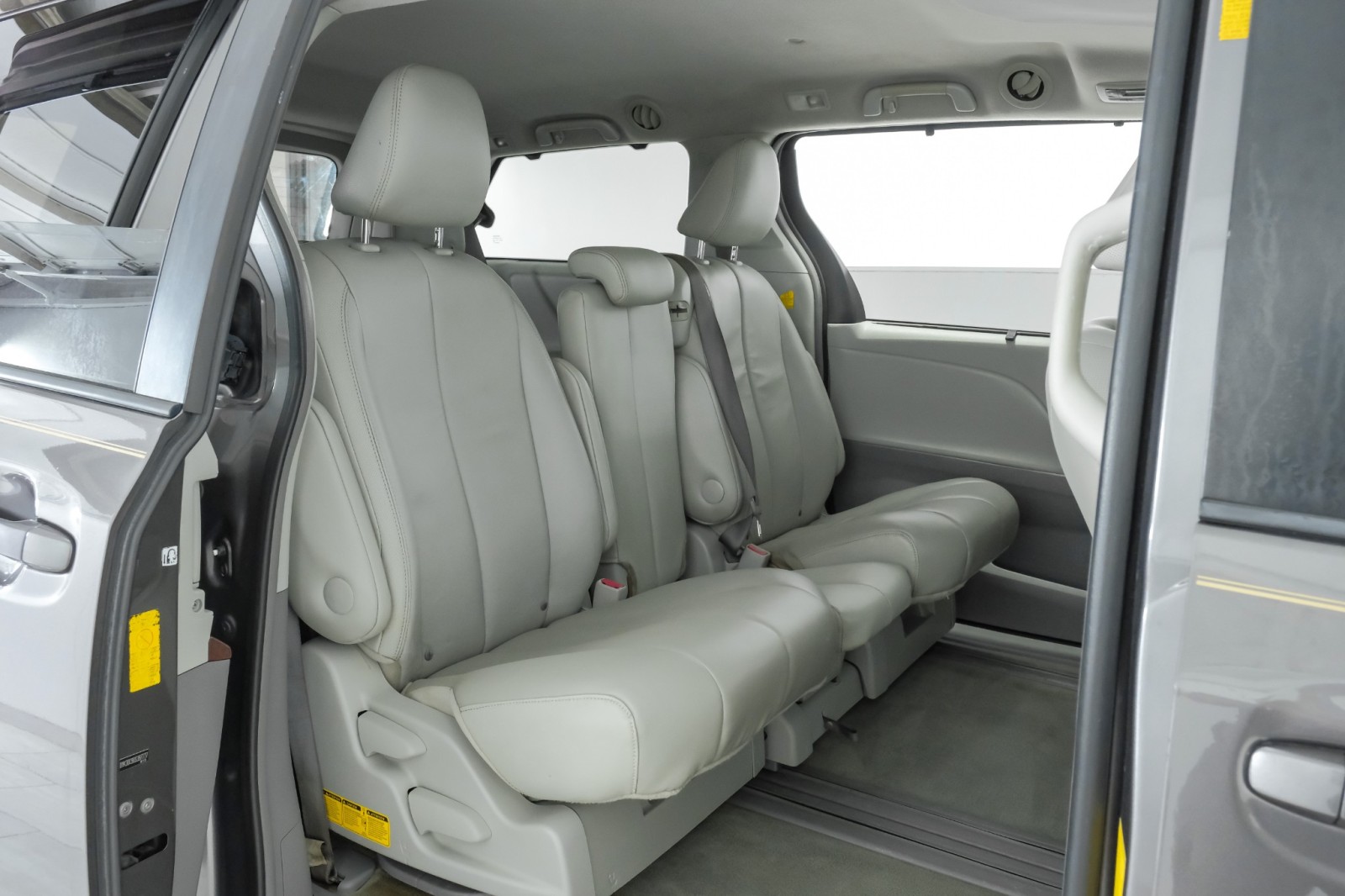 2013 Toyota Sienna XLE 8 PASSENGER SUNROOF LEATHER HEATED SEATS REAR  35