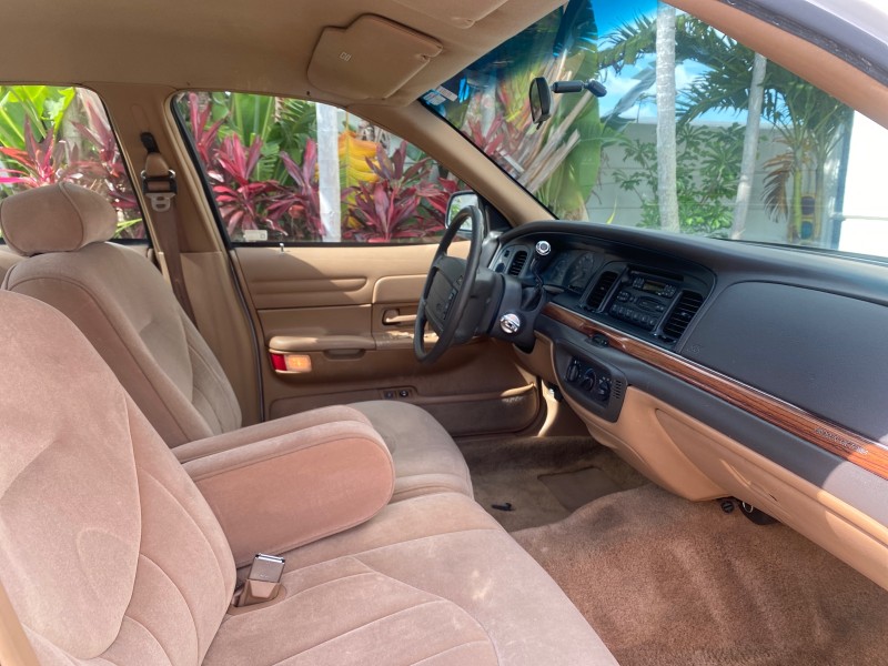 1995 Ford Crown Victoria LOW MILES 43,331 in , 