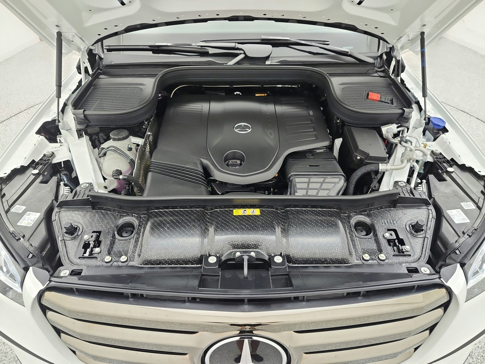 New 2026 Polar White Mercedes-Benz GLS 450 4MATIC® SUV image 12