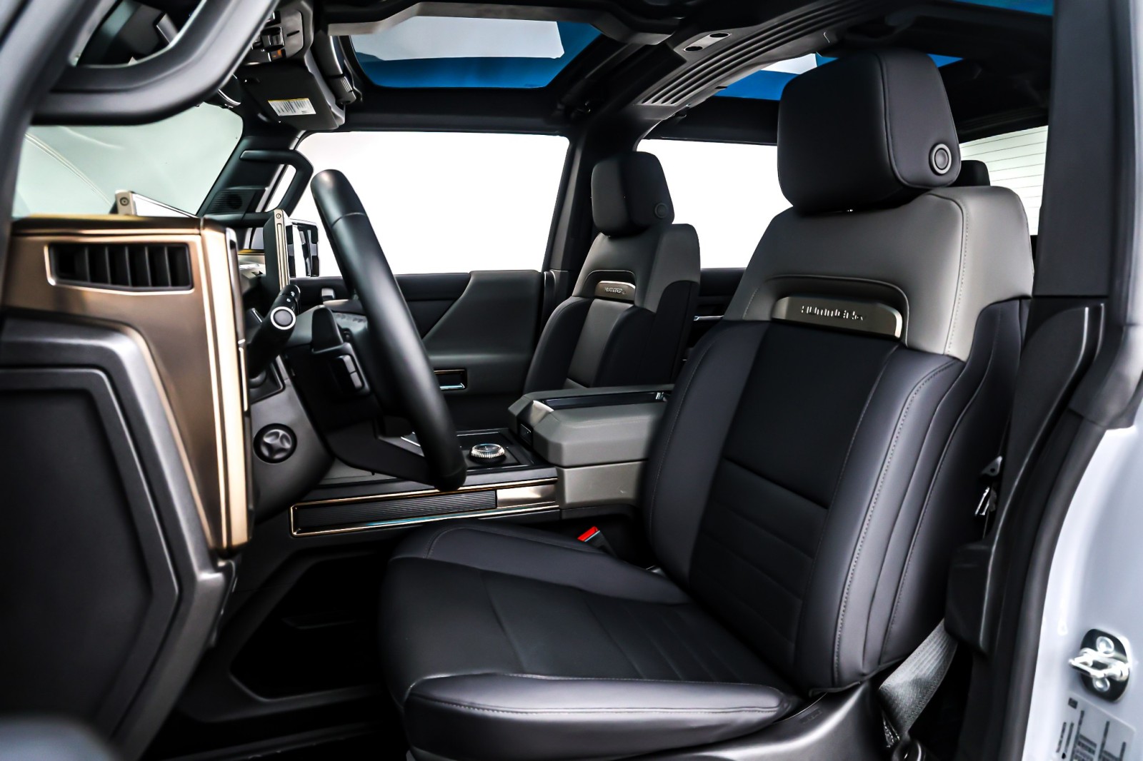 Used 2025 Meteorite Metallic (Grey) GMC e4WD Crew Cab 3X image 17