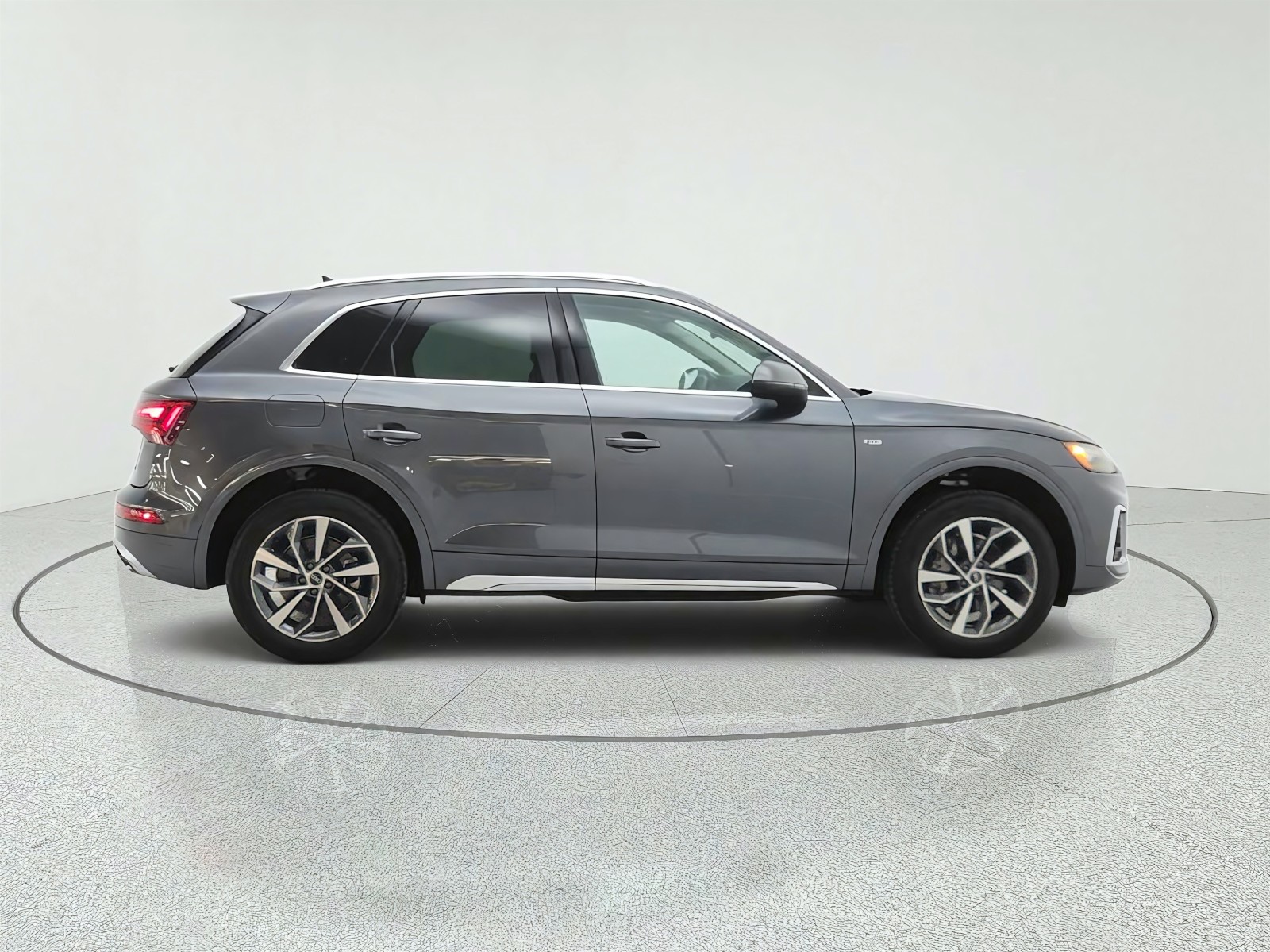 Used 2023 Daytona Gray Pearl Effect Audi S line Premium Plus image 4