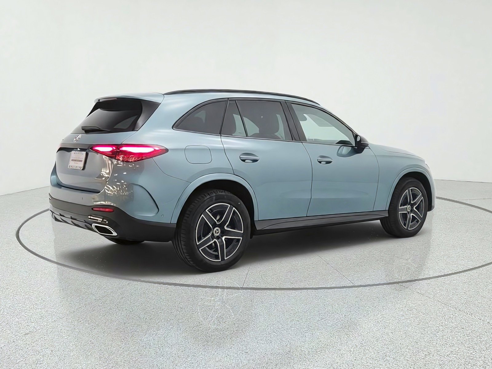 New 2027 Verde Silver Metallic Mercedes-Benz GLC 300 SUV image 5