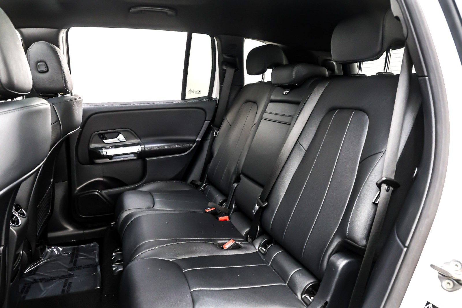 Used 2023 Polar White Mercedes-Benz GLB 250 SUV image 8