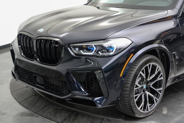 2022 BMW X5 M  8