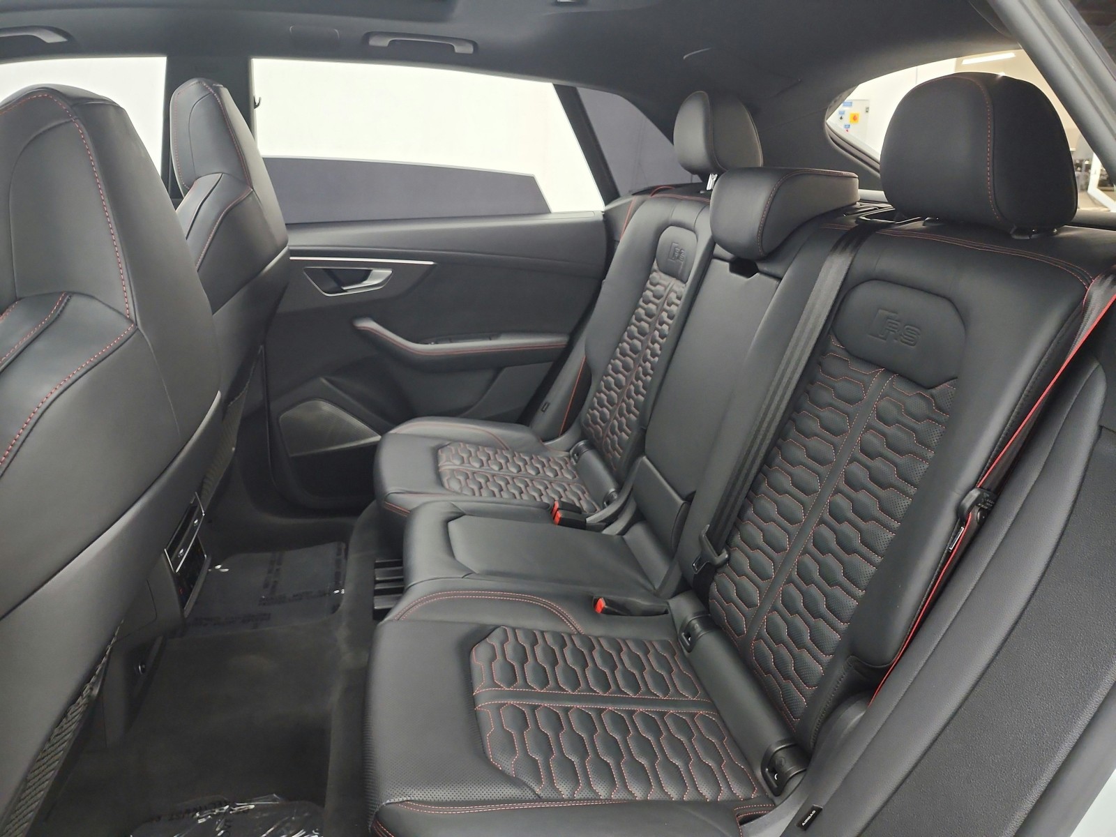 Used 2024 Glacier White Metallic Audi 4.0 TFSI quattro image 15