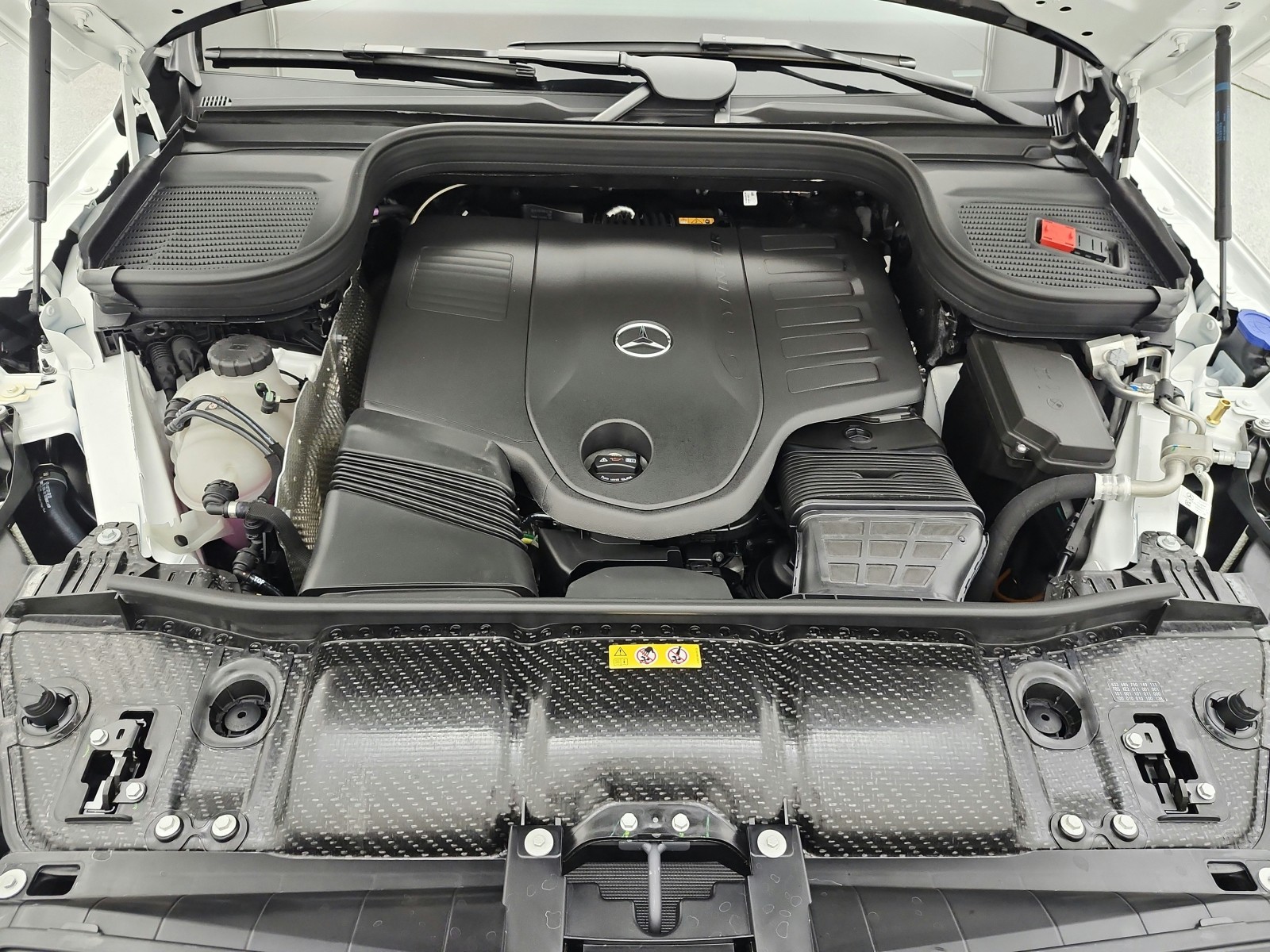 New 2026 Polar White Mercedes-Benz GLE 450 4MATIC® SUV image 12