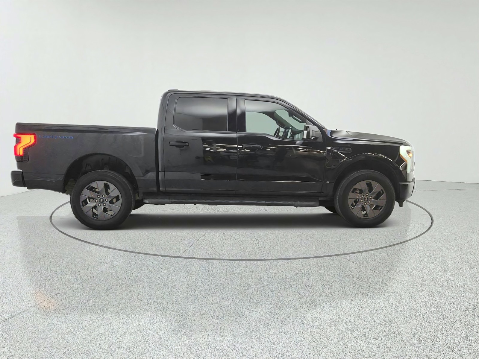 Used 2022 Agate Black Metallic Ford LARIAT image 4