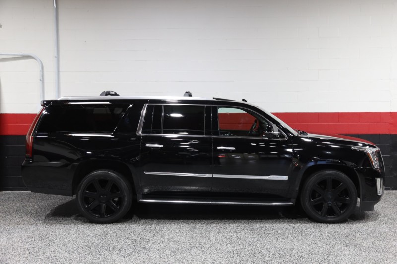 2016 Cadillac Escalade ESV Luxury Collection 4WD 4dr Suv in , 