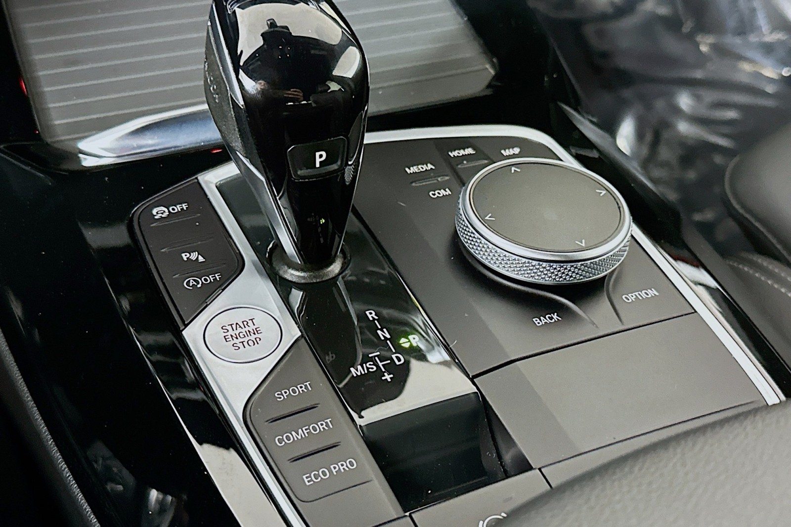 Used 2024 Jet Black BMW sDrive30i image 7