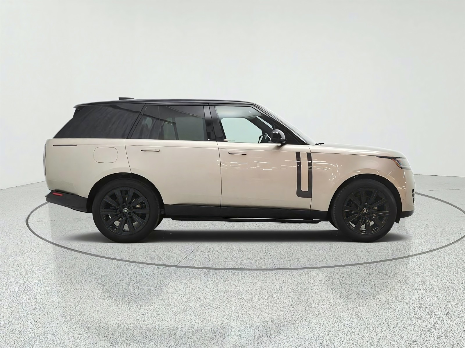 Used 2023 Batumi Gold Premium Metallic Land Rover P400 SE SWB image 4