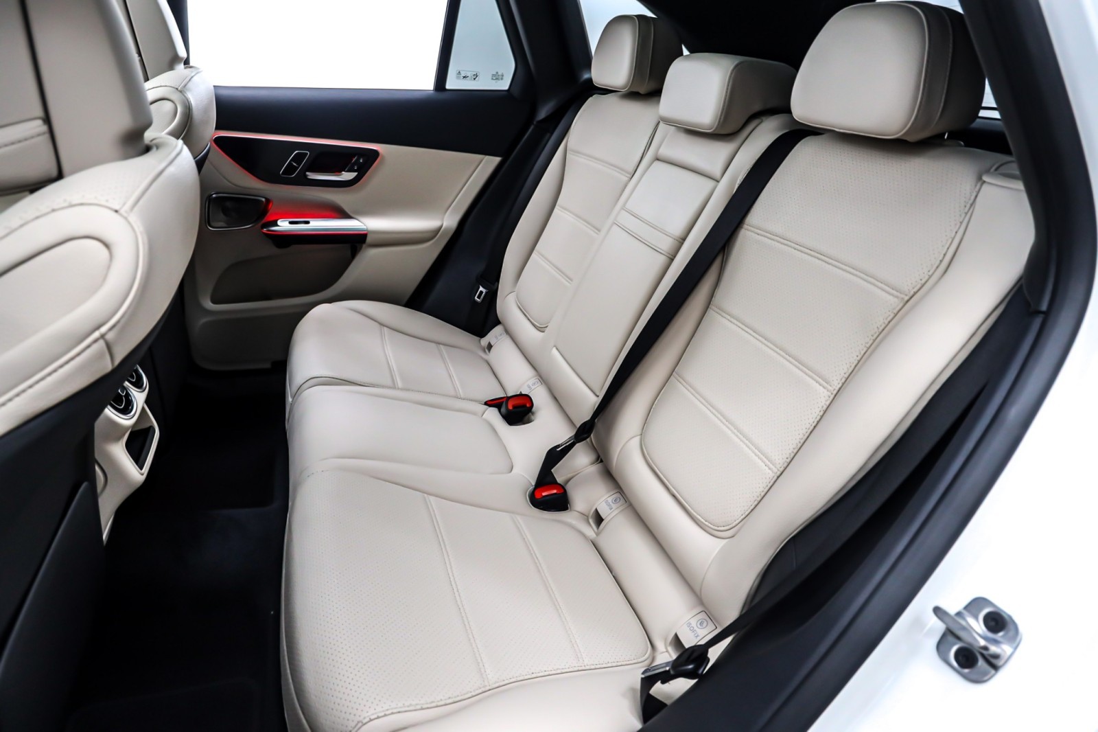 New 2026 Polar White Mercedes-Benz GLC 300 image 8