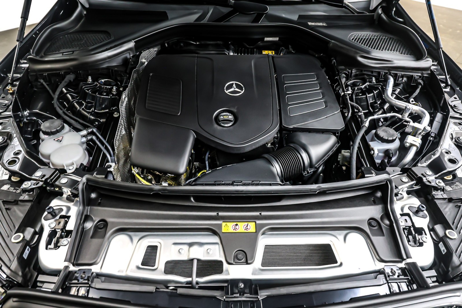 New 2026 Graphite Grey Metallic Mercedes-Benz GLC 300 SUV image 11