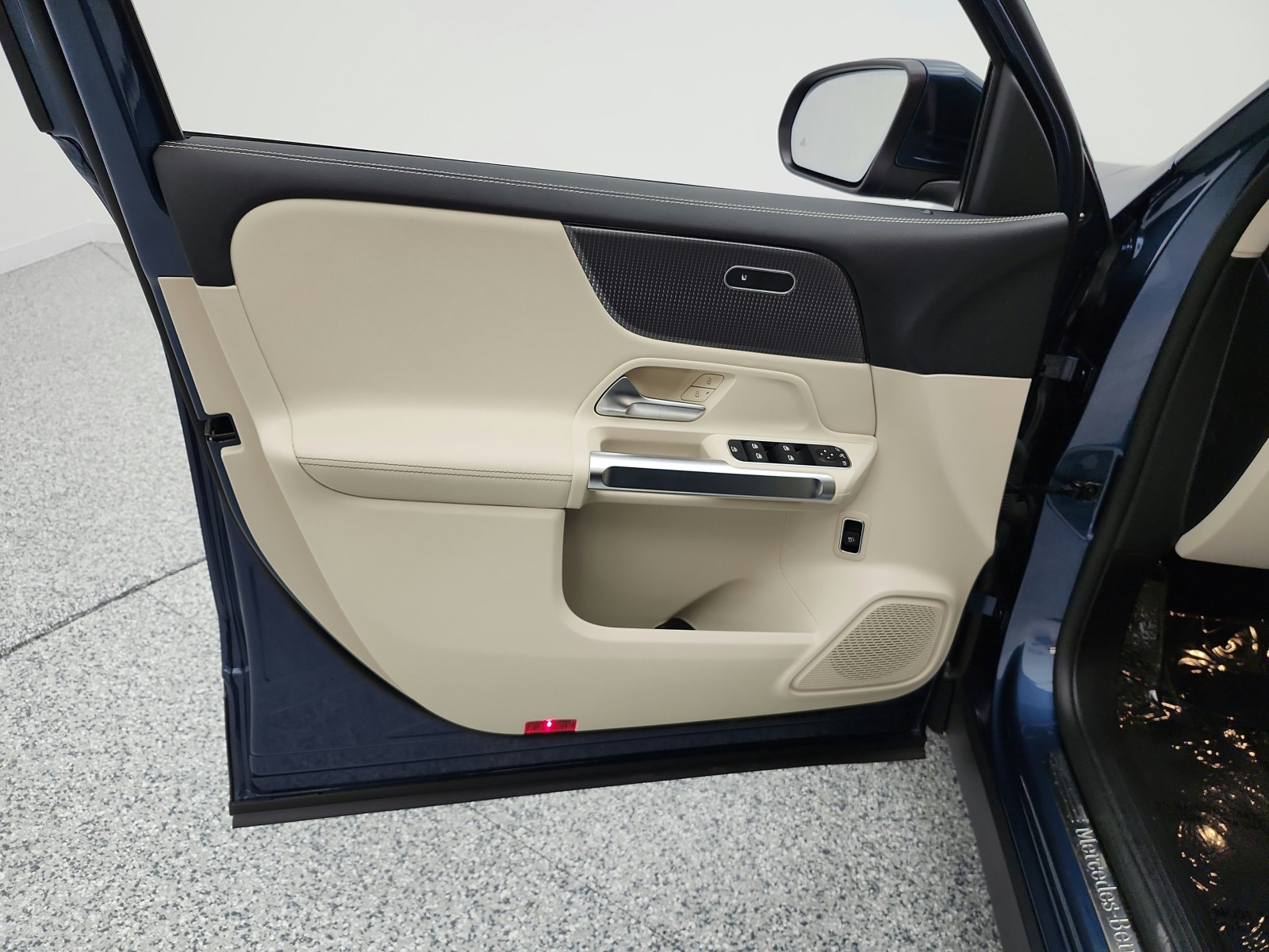 Used 2022 Denim Blue Metallic Mercedes-Benz GLB 250 SUV image 14