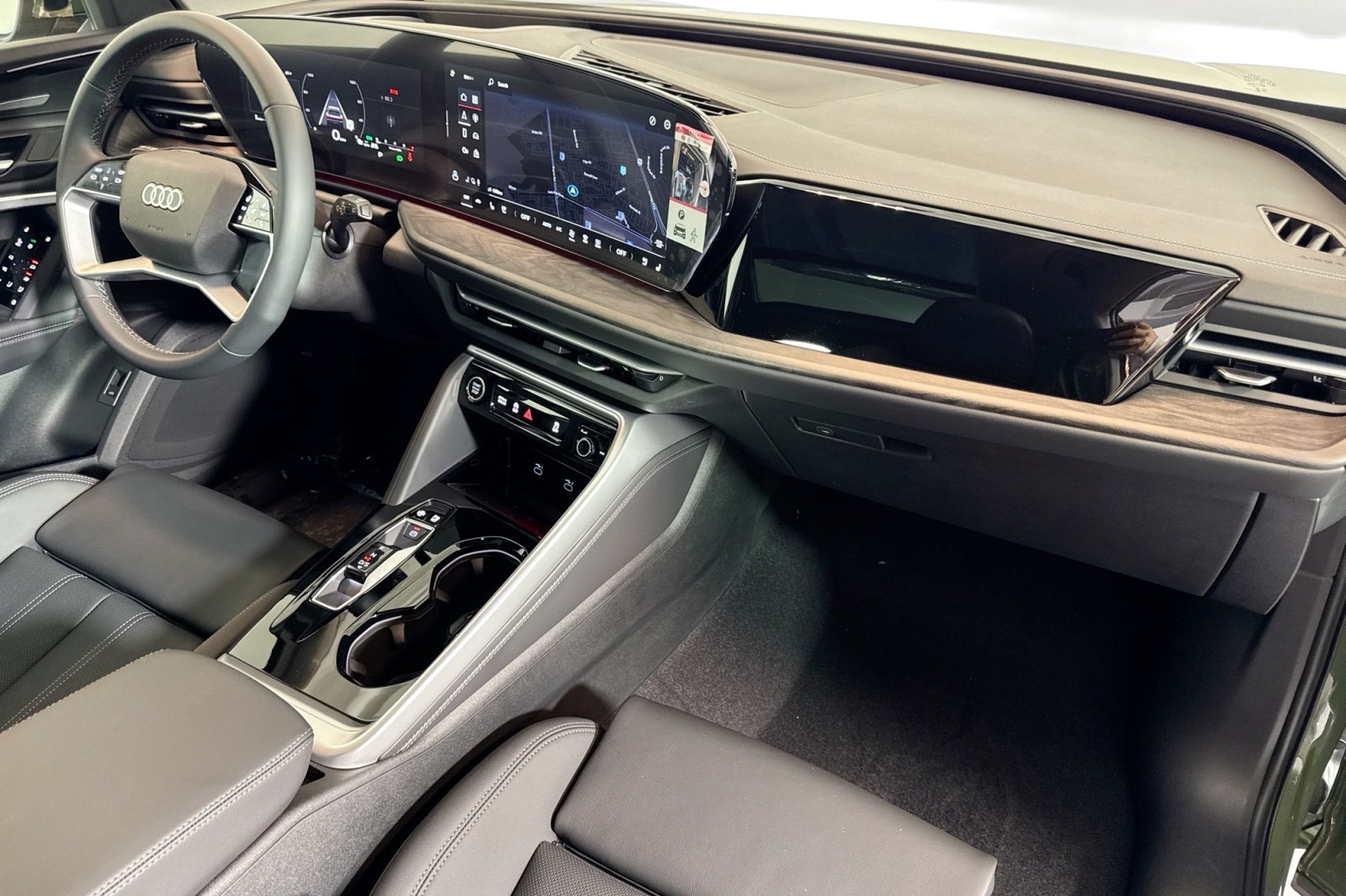 New 2025 District Green Metallic Audi Premium Plus 2.0 TFSI quattro image 28