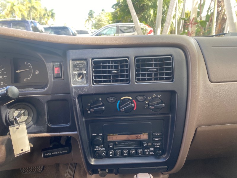 2002 Toyota Tacoma 1 OWNER AUTO AC 4 CYL in , 