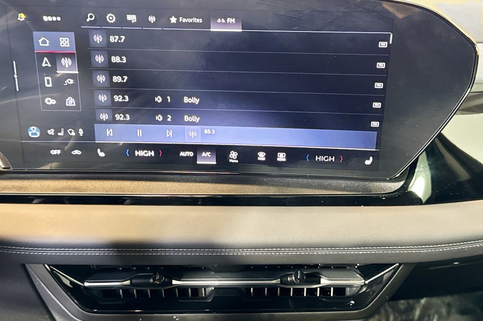 Used 2025 GLACIER WHITE Audi Premium image 14