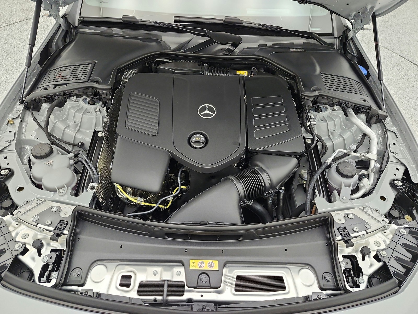 New 2027 MANUFAKTUR Alpine Grey Metallic Mercedes-Benz CLE 300 4MATIC® Coupe image 11