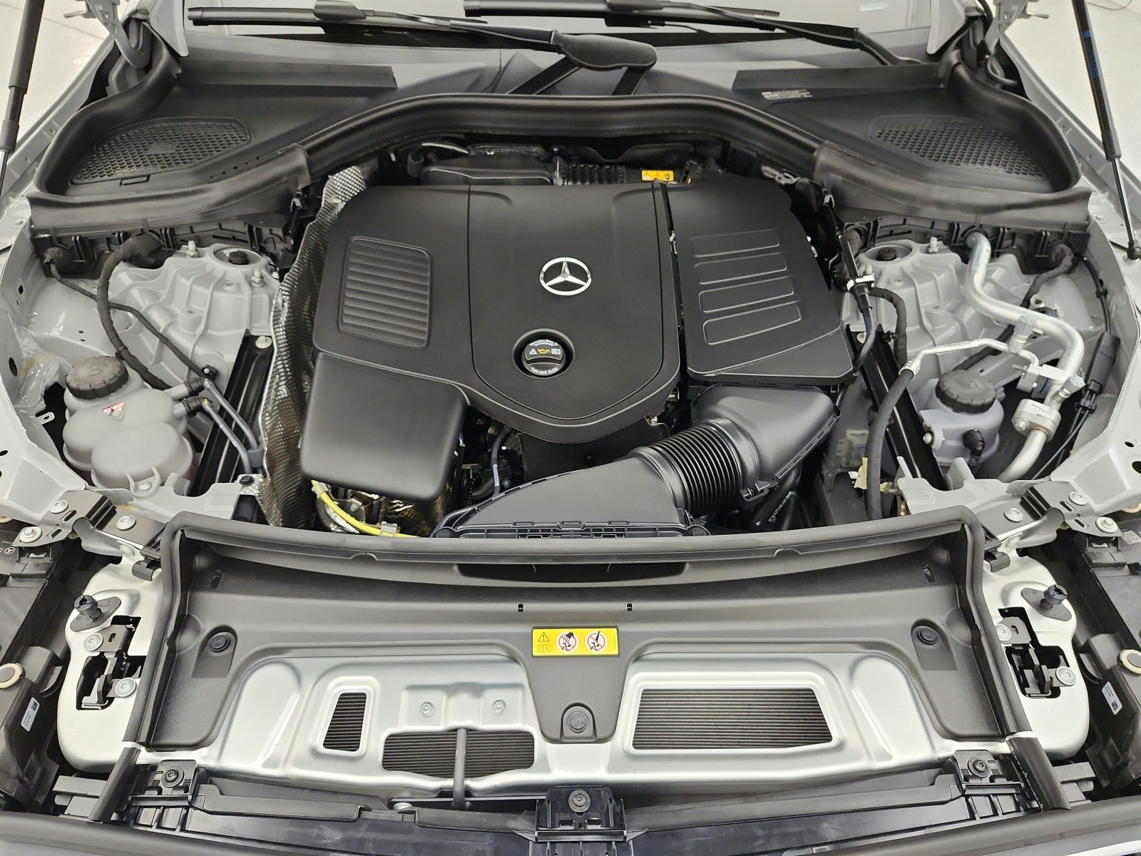 New 2027 MANUFAKTUR Alpine Grey Mercedes-Benz GLC 300 4MATIC® SUV image 12