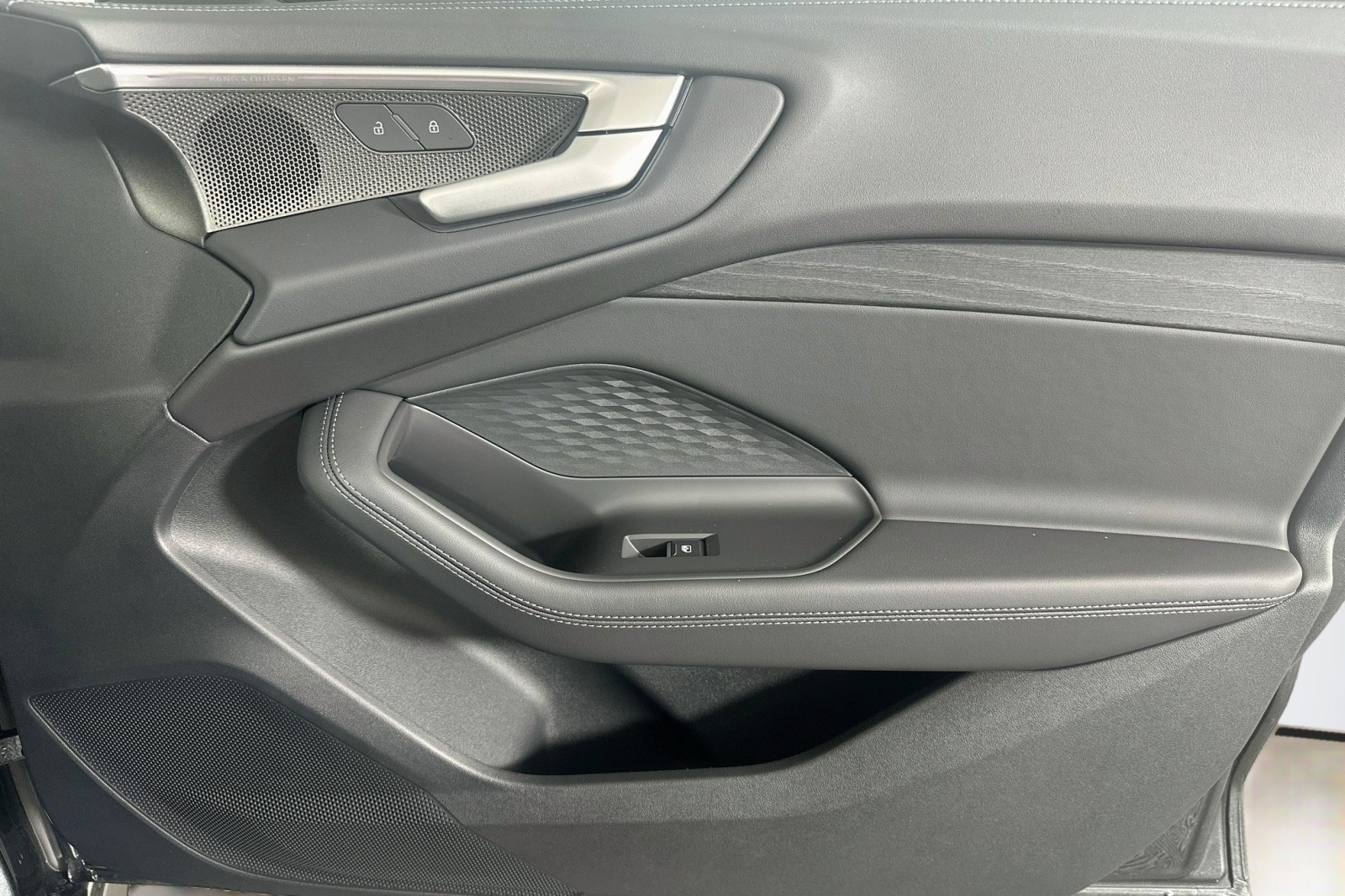 New 2026 Daytona Gray Pearl Effect Audi Premium Plus image 6