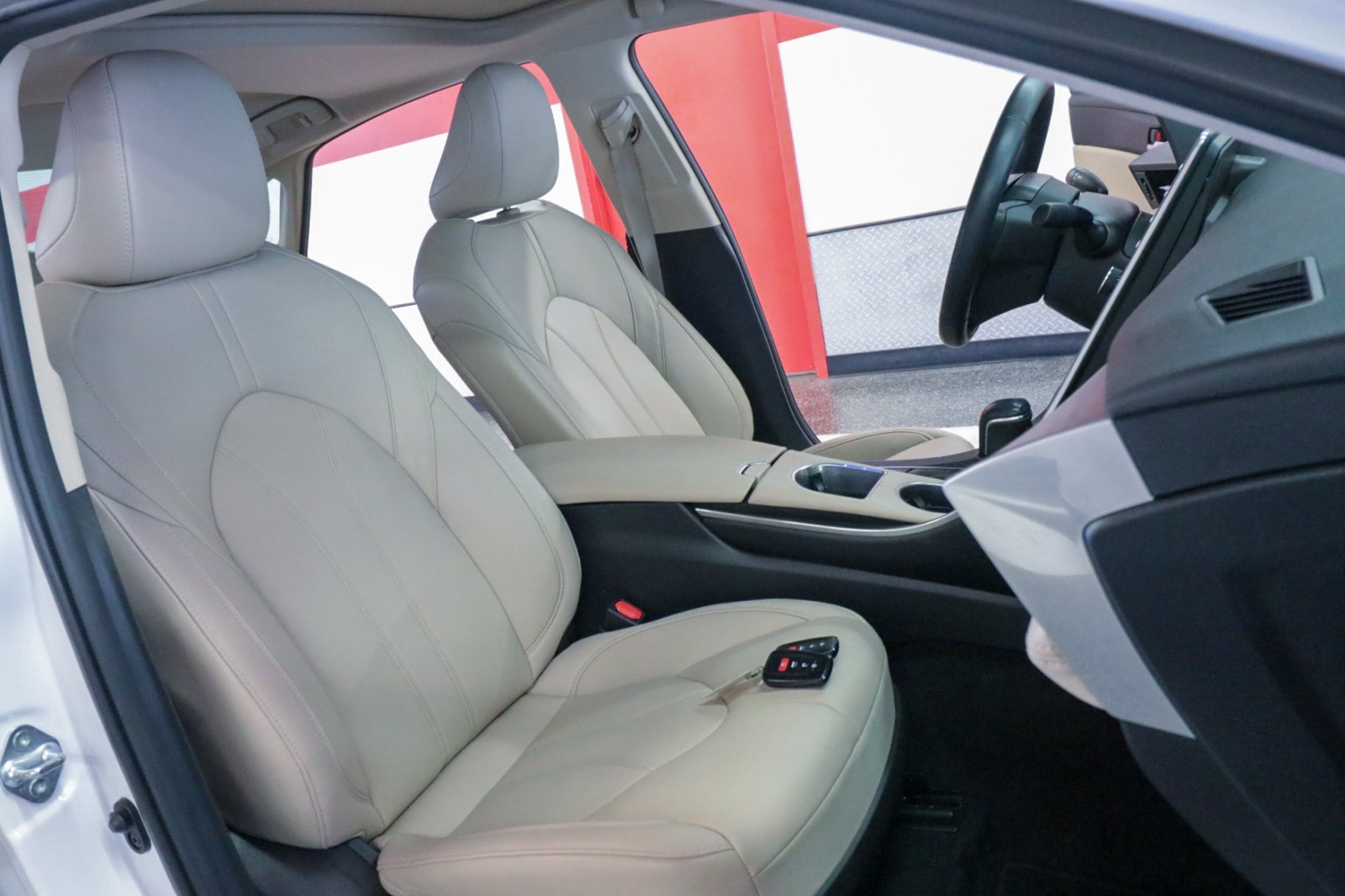 Used Car 2021 Toyota Avalon  Hybrid Xle For Sale Under $30,000 In Austin, Texas