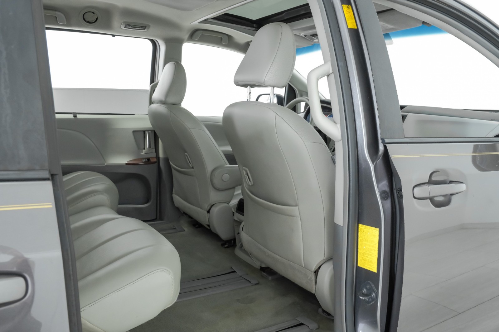 2013 Toyota Sienna XLE 8 PASSENGER SUNROOF LEATHER HEATED SEATS REAR  36