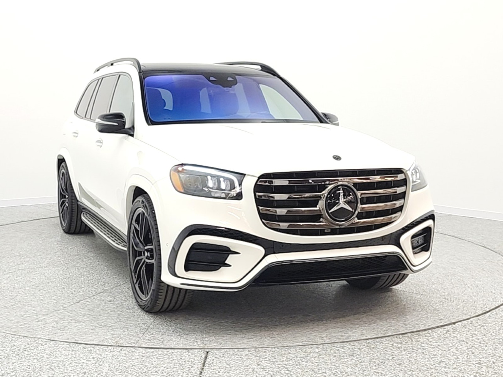 Used 2024 MANUFAKTUR Diamond White Metallic Mercedes-Benz GLS 450 4MATIC® SUV image 2